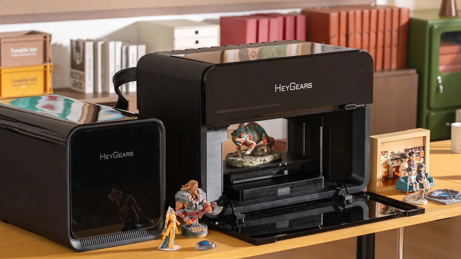 HeyGears G1X Brings Color Resin 3D Printing to the Desktop