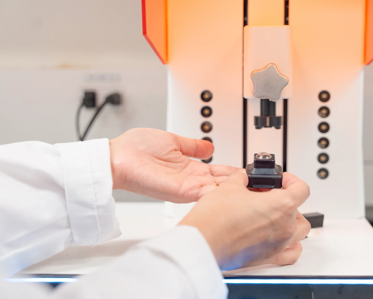 University of Waterloo 3D-Prints Custom Contact Lenses in 20 Minutes