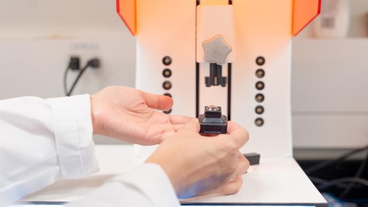 University of Waterloo 3D Prints Custom Contact Lenses in 20 Minutes